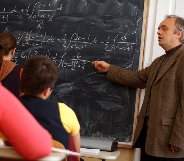 Proiect de lege pentru PENSII SPECIALE acordate profesorilor din învăţământul preuniversitar