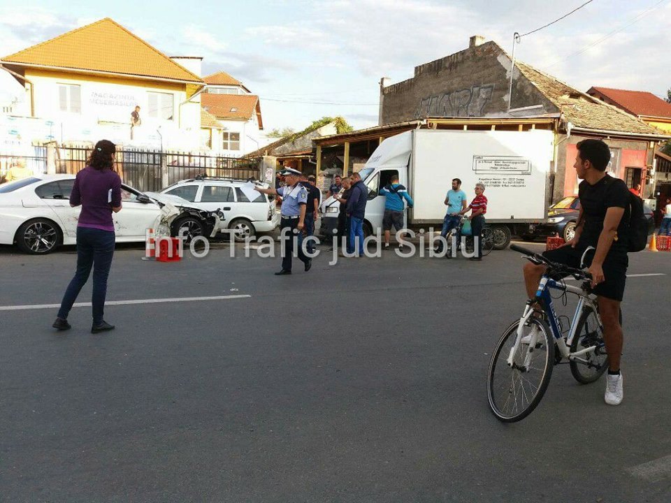 Șoferul BMW-ului vinovat de producerea accidentului grav de pe str Lungă are 19 ani