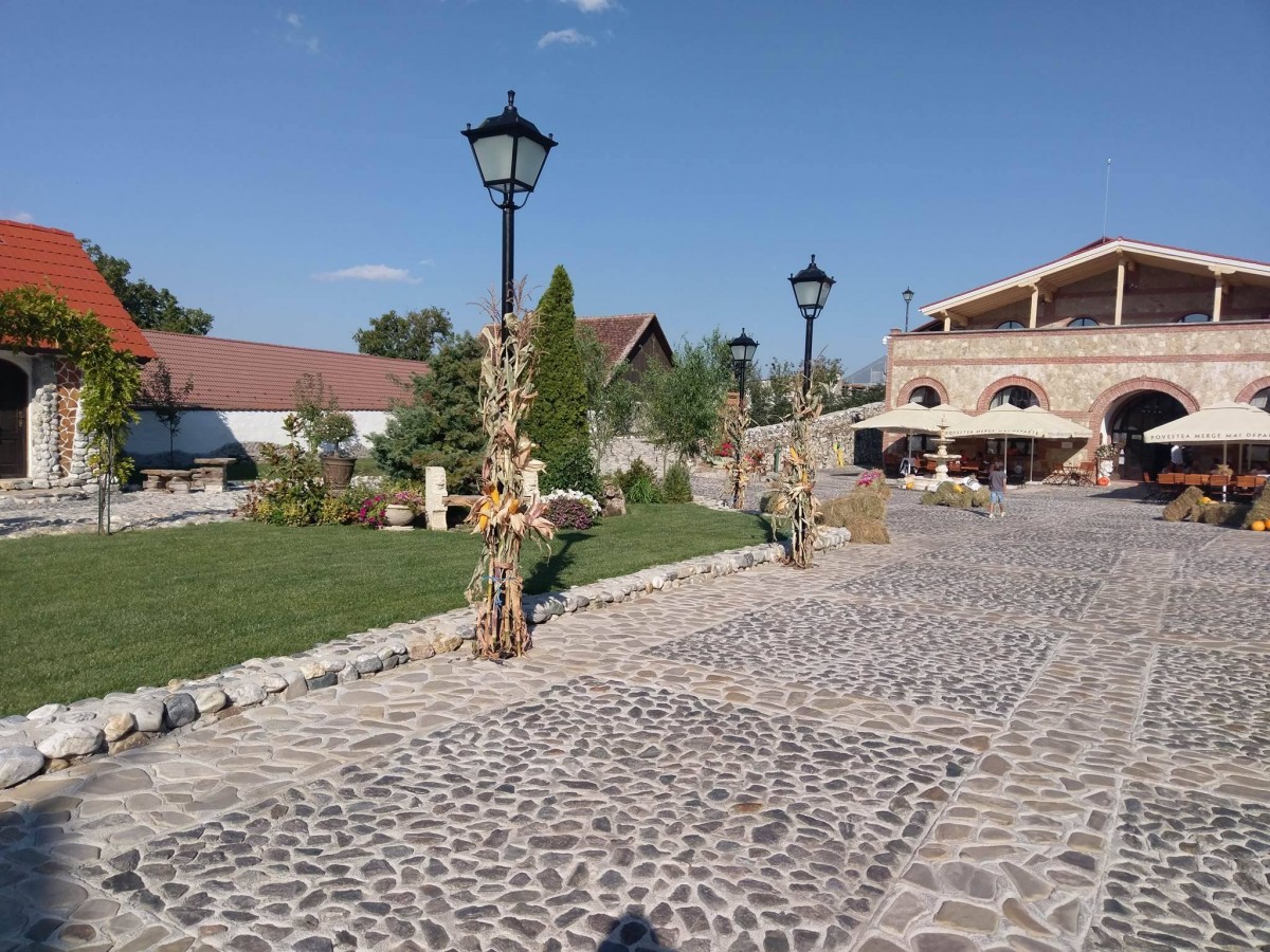 Cronică de restaurant în Orlat. Alo! Piața Mică, se aude?