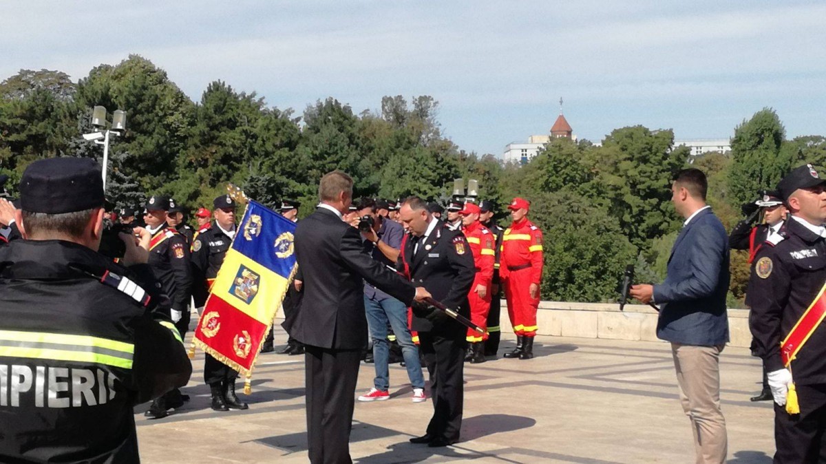 ISU Sibiu a primit drapelul de luptă de la președintele Iohannis