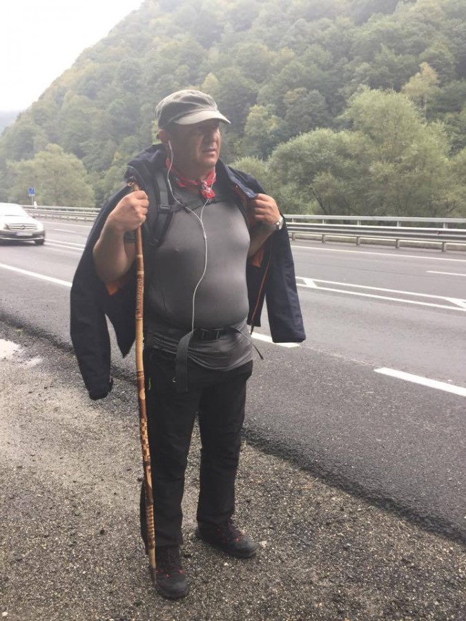 Primarul care protestează mergând pe jos până la București: Nu mă aștept să se întâmple ceva FOTO VIDEO