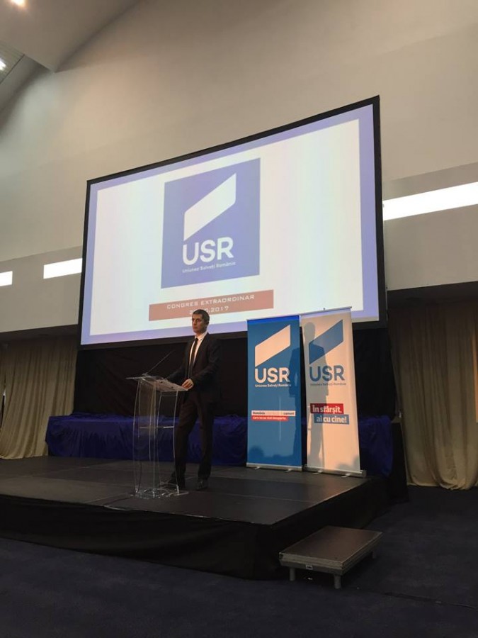 USR își alege azi președintele. Sibianul Dan Barna așteaptă votul partidului