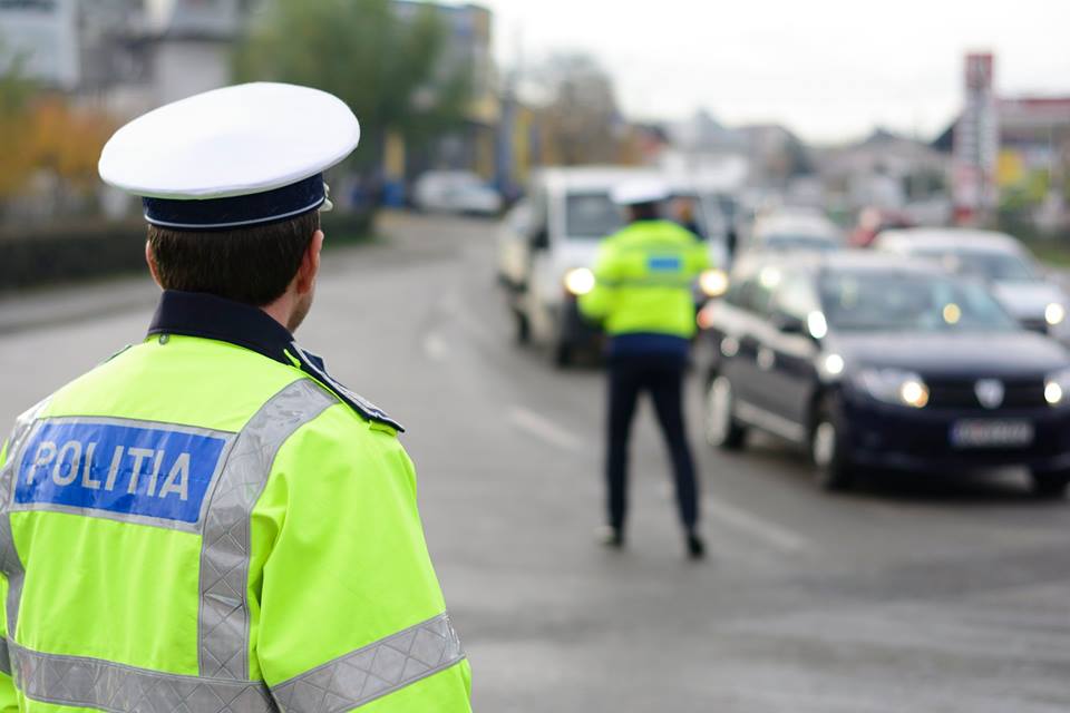 Șofer din Ialomița, oprit în trafic. Polițiștii sibieni i-au deschis dosar penal pentru parfum