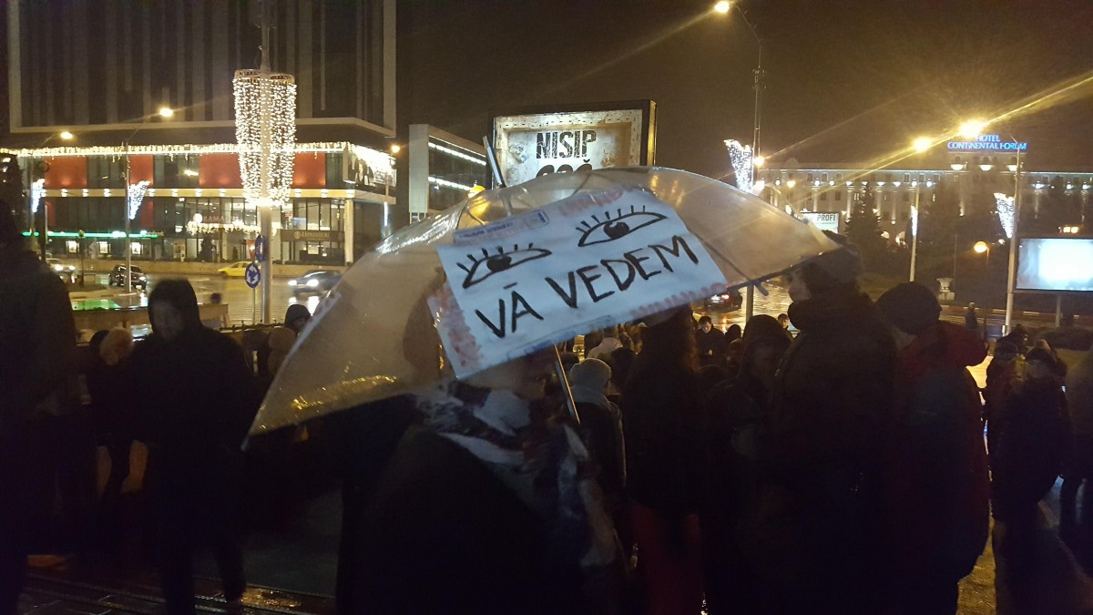 VIDEO-Sute de sibieni protestează în stradă împotriva legilor justiției