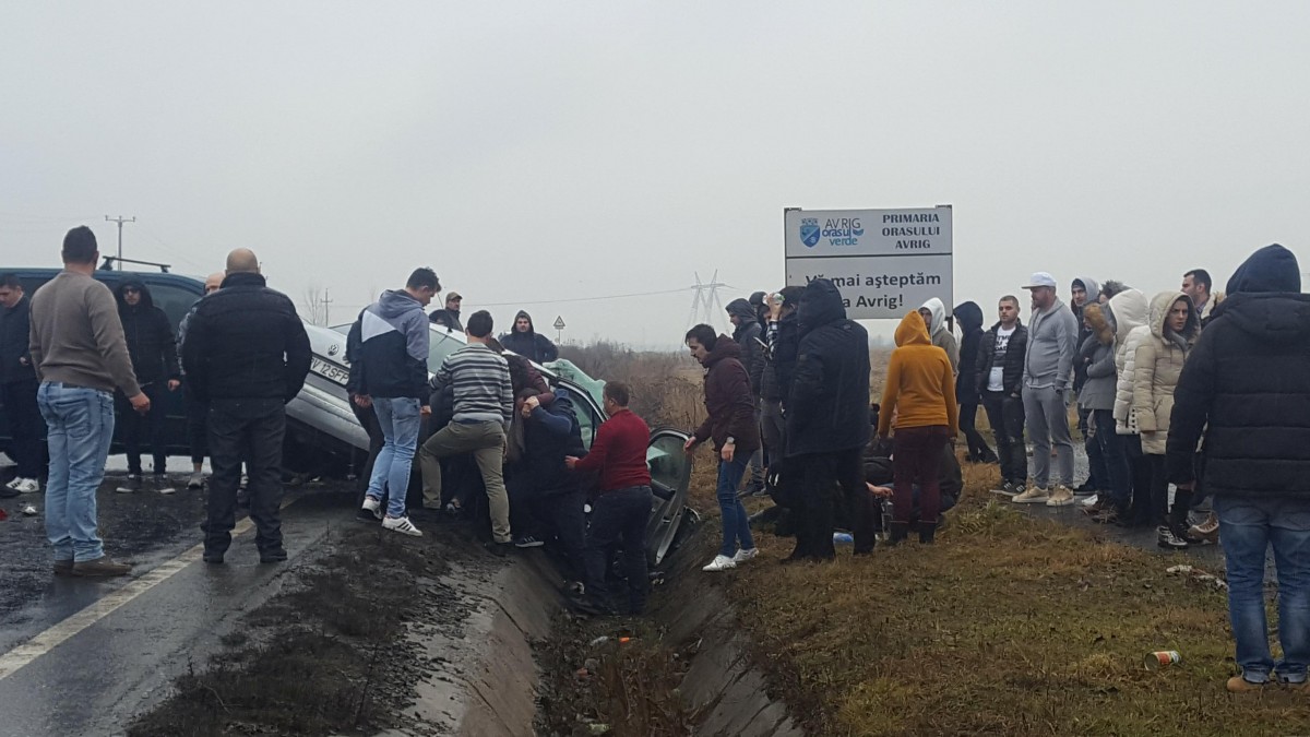 FOTO-VIDEO Accident grav la ieșire din Avrig. Patru mașini implicate