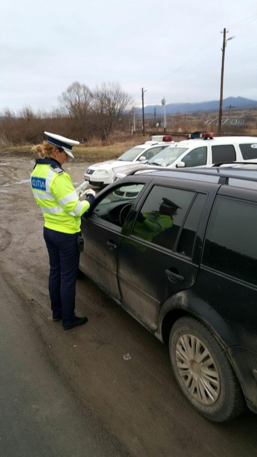 40 de permise de conducere, reținute de polițiști, în weekend