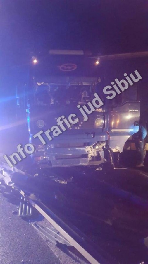 Autostrada Sebeș - Sibiu, blocată din cauza unui TIR care a derapat