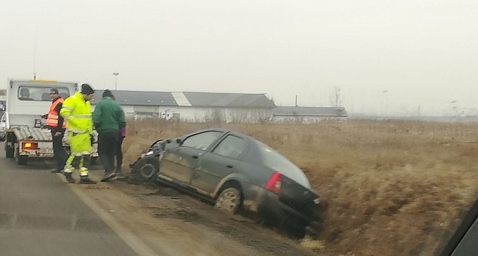 S-a urcat băut la volan și a ajuns cu mașina într-un șanț