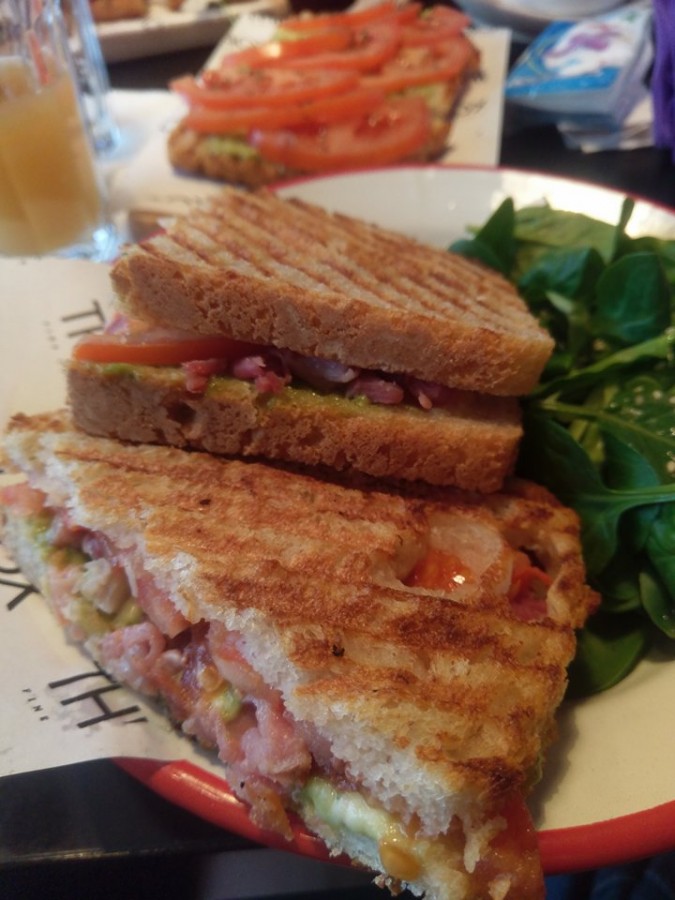 Mâncare în bar. Experiența The Box