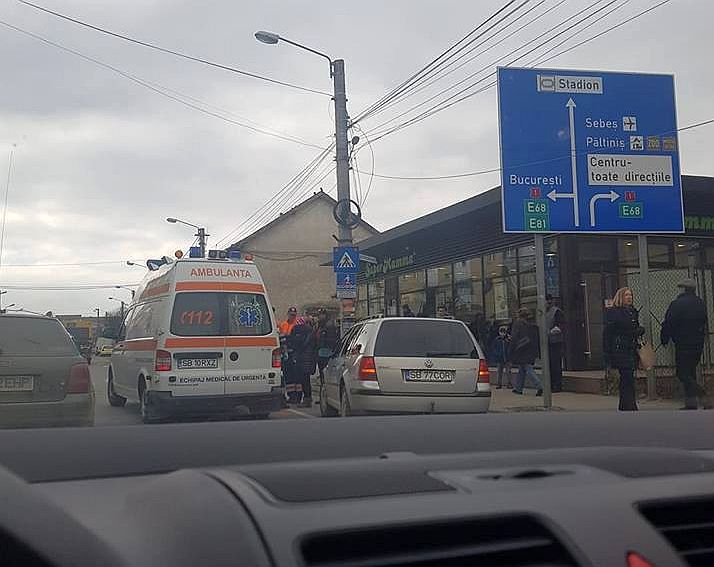 Doi copii loviți pe trecerea de pietoni pe Semaforului