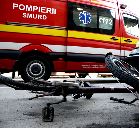Biciclist rănit pe Transilvaniei. Circula pe contrasens