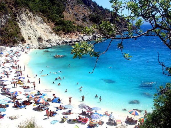 Atenție dacă mergeți cu mașina personală în Grecia. S-a schimbat codul rutier