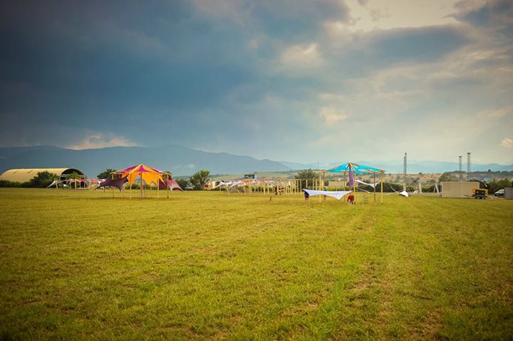 Incepe Airfield Festival! 98 de proiecte muzicale vor concerta in patru zile de festival