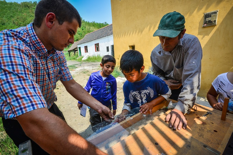 Copiii Tarnavioarei invata sa pastreze traditia comunitatii. 