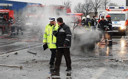 ACTUALIZARE S-a reluat traficul pe DN 7 intre Talmaciu si Boita. Accident cu sase masini si trei victime