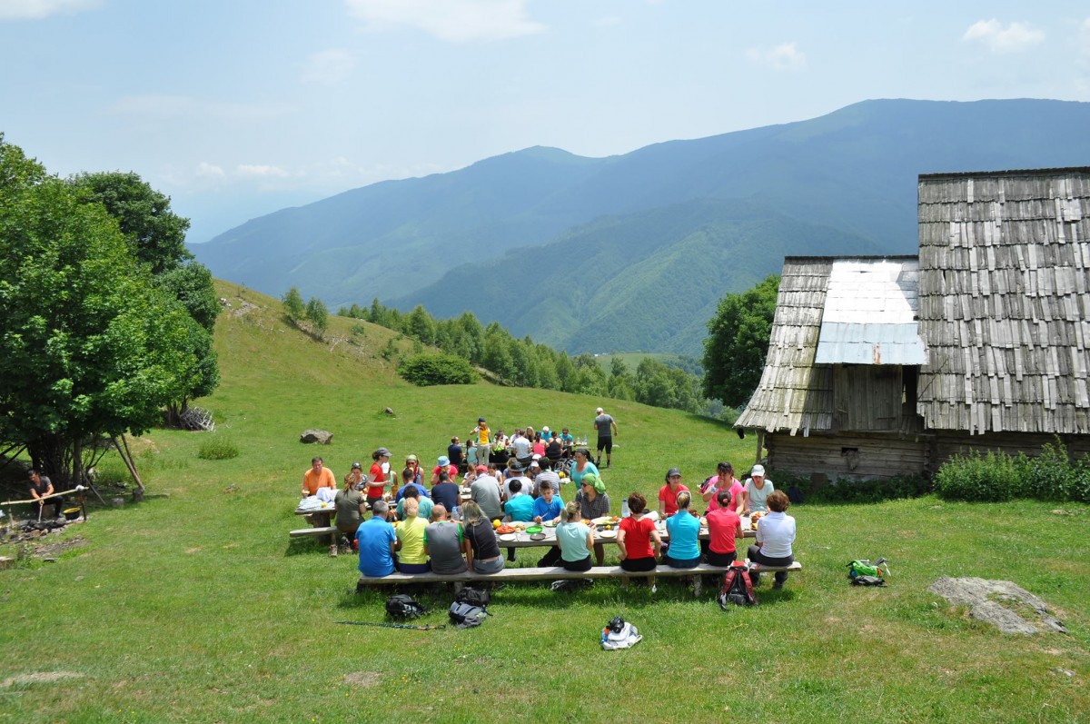 Plimbare și brunch prin Munții Cindrel, pentru o cauză nobilă
