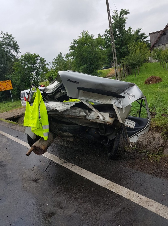 Accident cu răniți pe DN 7, zona Veștem. Trafic îngreunat