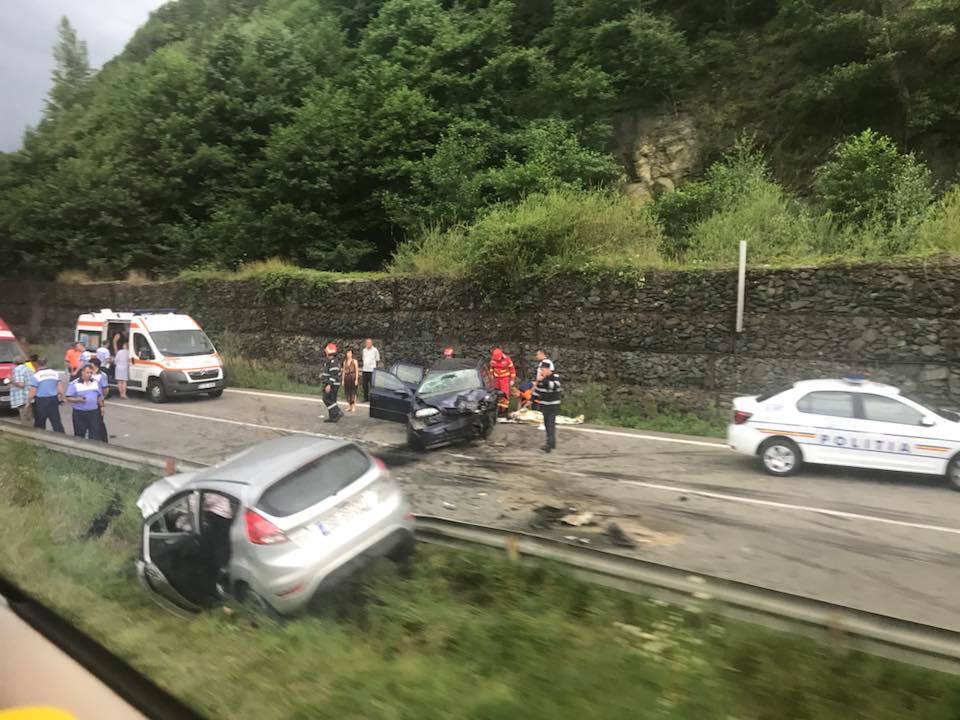 Accident grav pe Valea Oltului.  Opt răniți, printre care și un copil de un an Foto/video