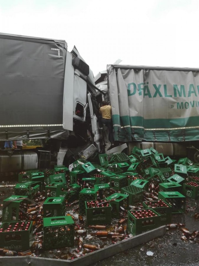 Accident grav pe DN 7. Coliziune frontală între două TIR-uri