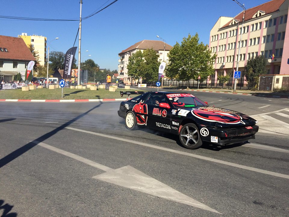 FOTO-VIDEO Drifturi spectaculoase în sensul giratoriu