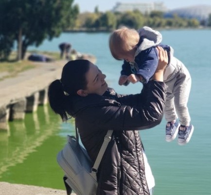 A avut 5 operații în mai puțin de un an. Povestea lui Robert, copilașul care își dorește să vadă