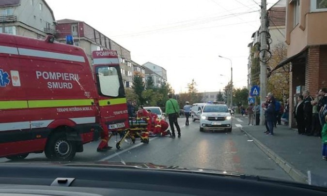 ACTUALIZARE. Femeie lovită pe trecerea de pietoni. A fost dusă la spital în comă