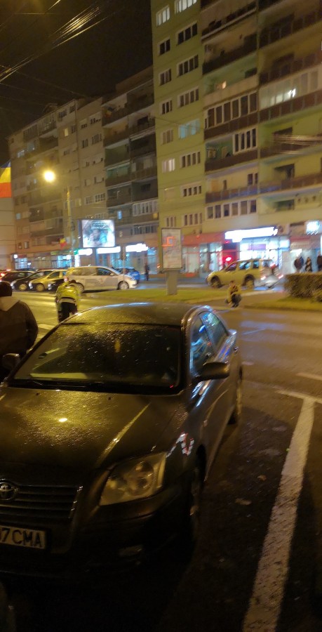 Pieton lovit pe trecerea de pietoni, de un șofer neatent