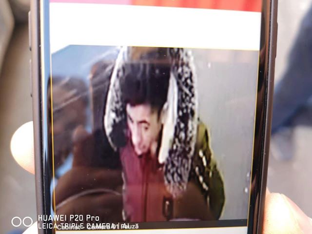 VIDEO-Furt în Sibiu: Dacă recunoașteți hoții sunați la Poliție