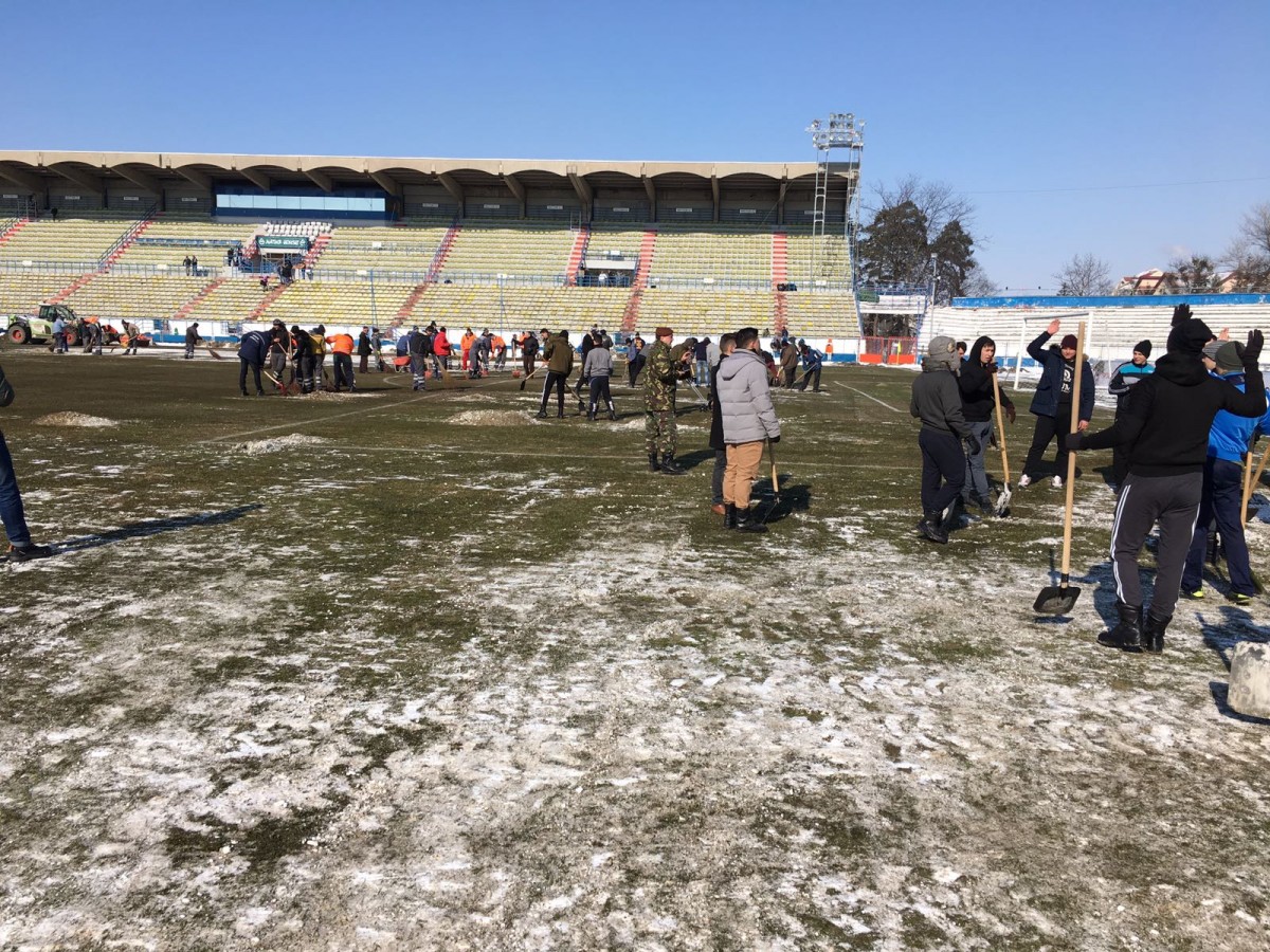 FOTO-VIDEO ”Armata” e cu noi! Toată comunitatea curăță stadionul