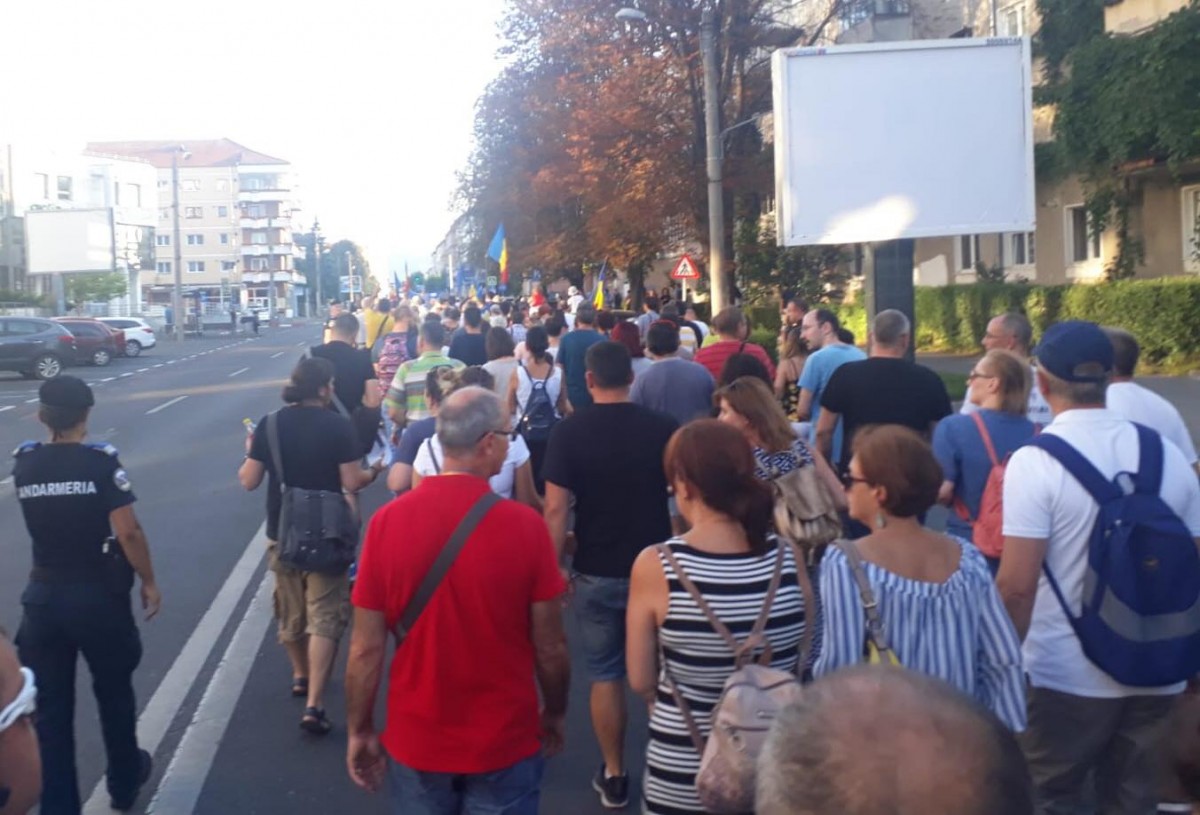 Sibienii au ieșit în stradă: ”Guvern de hoți și de mafioți”