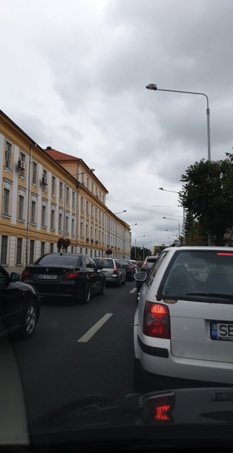 Sfatul Poliției: Nu mai mergeți la mall, e totul blocat!