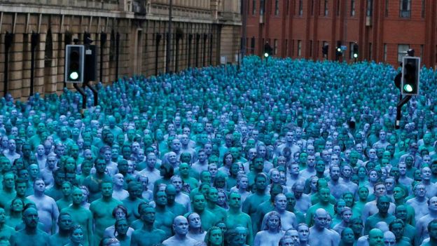 Peste 3.000 de persoane au participat nud la proiectul artistic The Sea of Hull