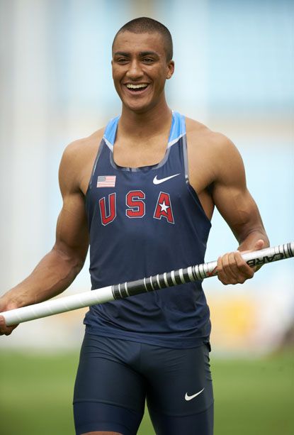 Ashton Eaton și Genzebe Dibaba, desemnați atleții anului 2015