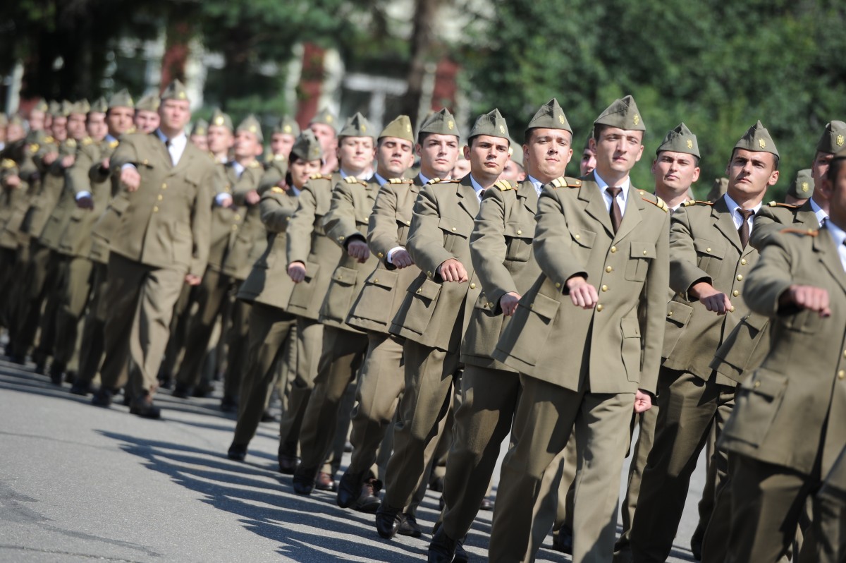 Armata face angajări. Fifor anunţă că 6.400 de posturi au fost deblocate