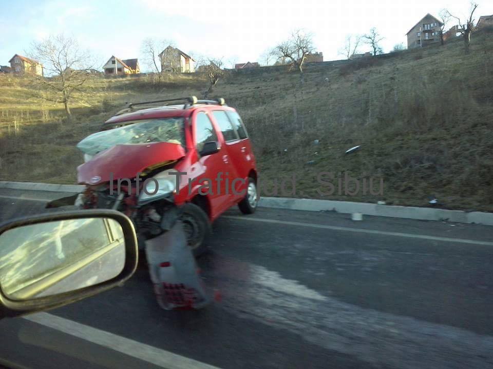 Accident la ieșirea din Șura. O șoferiță a intrat pe contrasens