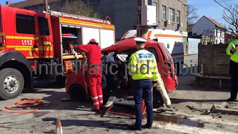 ACCIDENT la intersecţia Teilor cu Anina. O femeie rămasă între fiarele maşinii
