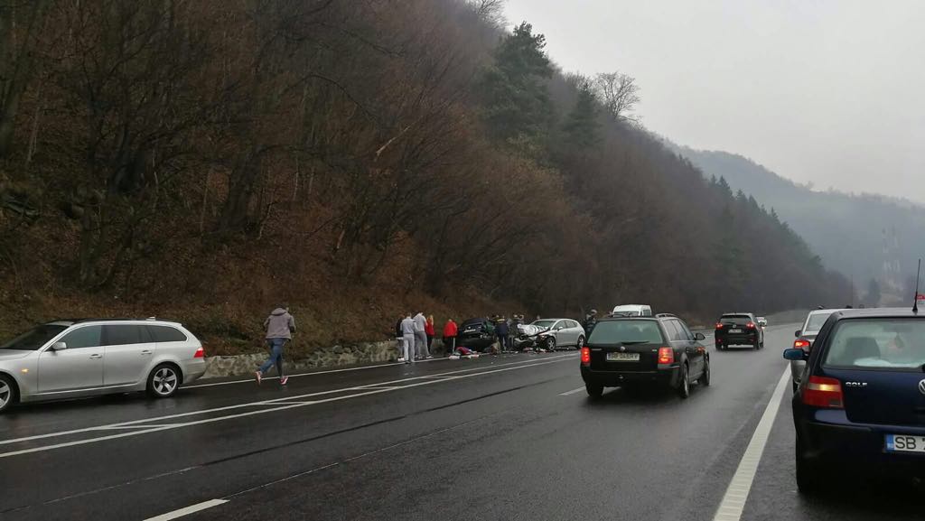 VIDEO Accident pe Valea Oltului, în ciuda avertismentelor polițiștilor