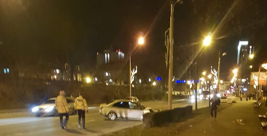 Accident pe Bulevardul Coposu. I-a explodat cauciucul