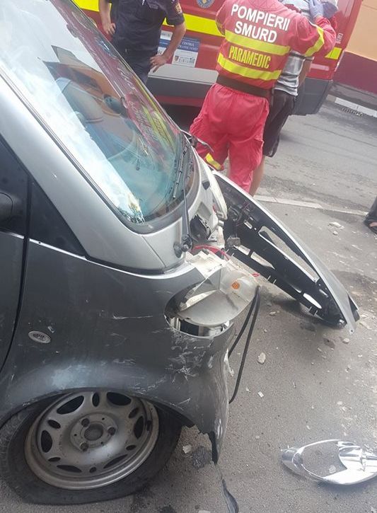 Accident la intersecția străzii Odessa cu Tudor Vladimirescu. Șoferului i s-a făcut rău la Poliție