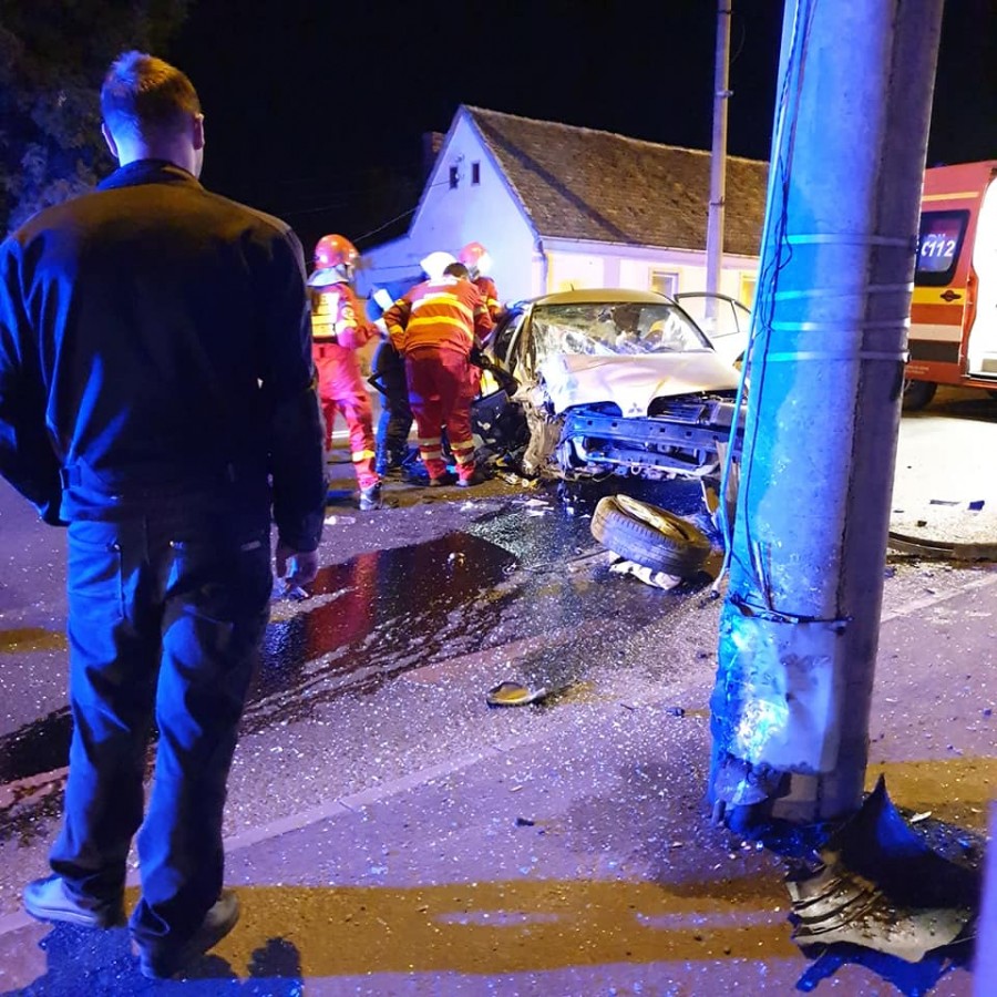 Accident grav azi-noapte, în Sibiu. O mamă și un copil răniți