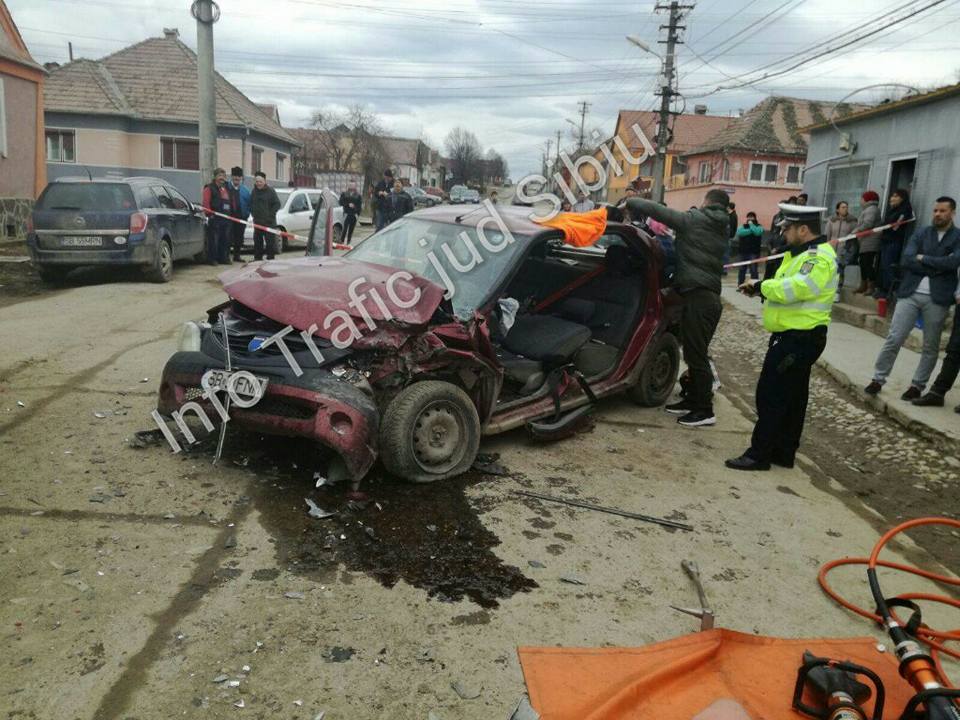 Viteză excesivă: un băiat de 13 ani a intrat cu mașina în alte două parcate