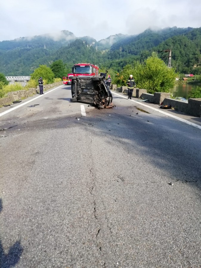 Accident spectaculos pe Valea Oltului. Șoferul a pierdut controlul pe linie dreaptă