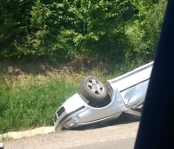 Accident pe DN 14, la Slimnic. O șoferiță a intrat pe contrasens