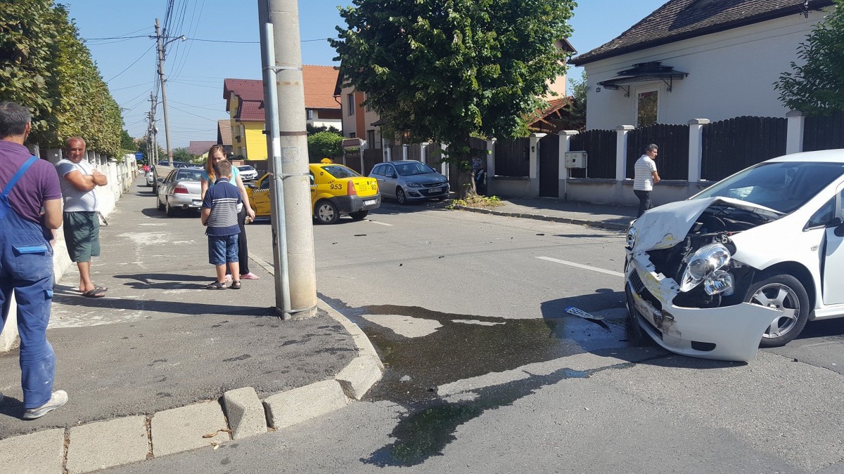 ACTUALIZARE Accident pe strada Călțun. Neacordare de prioritate