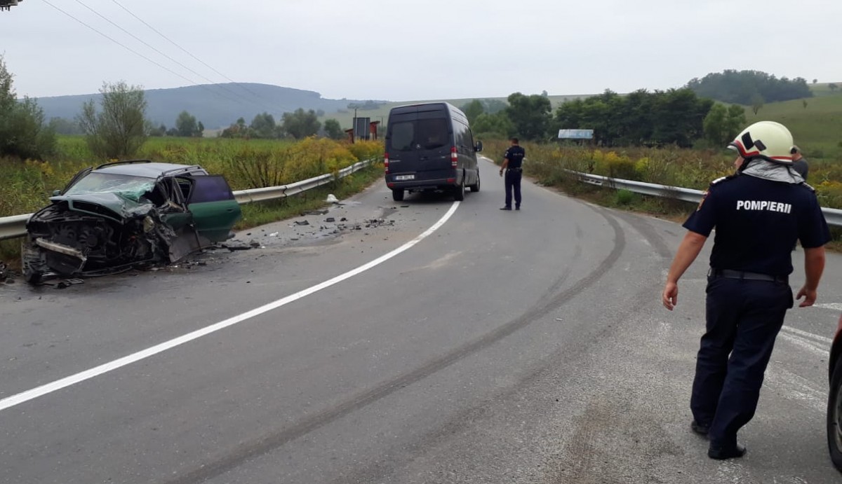 Accident pe drumul Sibiu-Agnita. Un microbuz a intrat pe contrasens