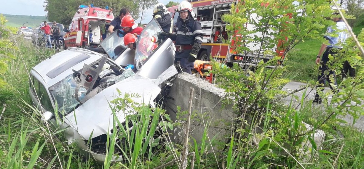 Accident mortal lângă Alțâna. Un bărbat de 72 de ani s-a oprit într-un cap de pod