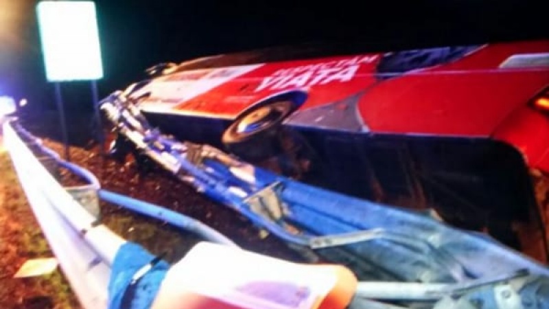 Autocar Atlassib răsturnat pe autostradă în Italia | video foto