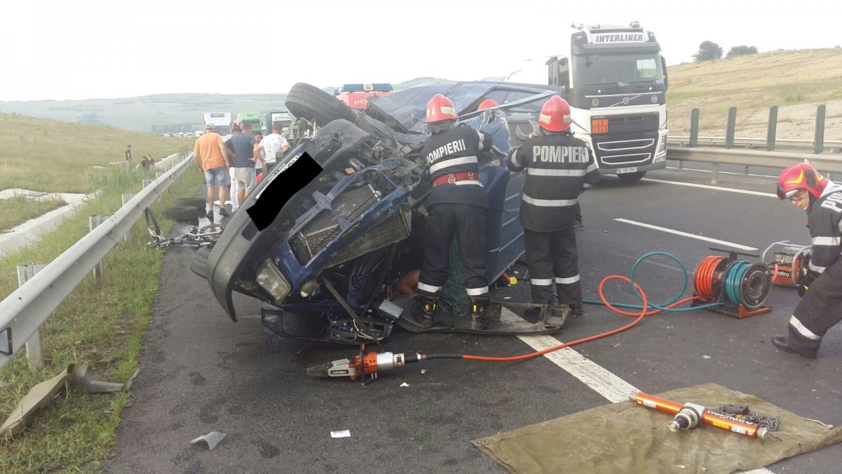 FOTO VIDEO Accident grav pe autostradă: șase victime, una decedată