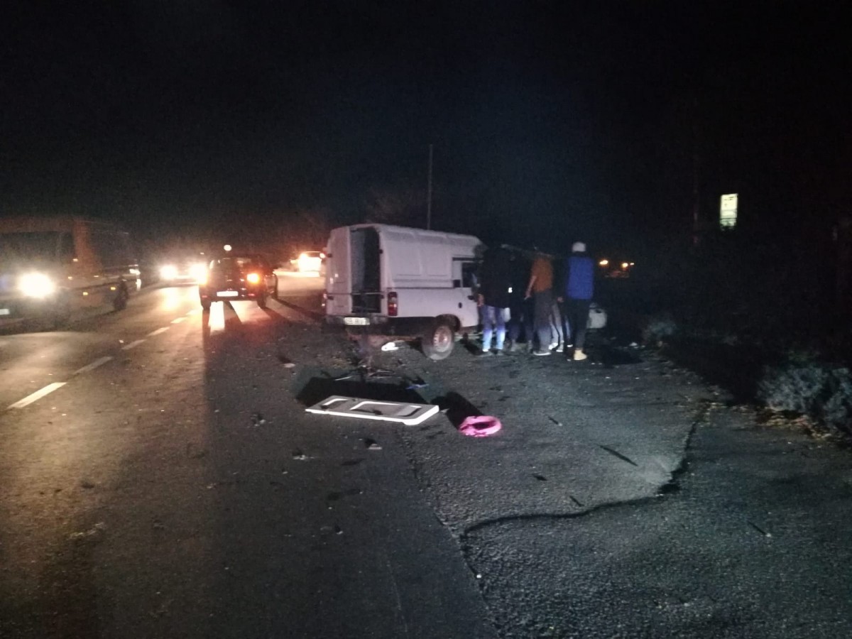 VIDEO Accident mortal în cartierul Bavaria: a depășit o coloană de mașini, apoi a intrat într-un postament de beton