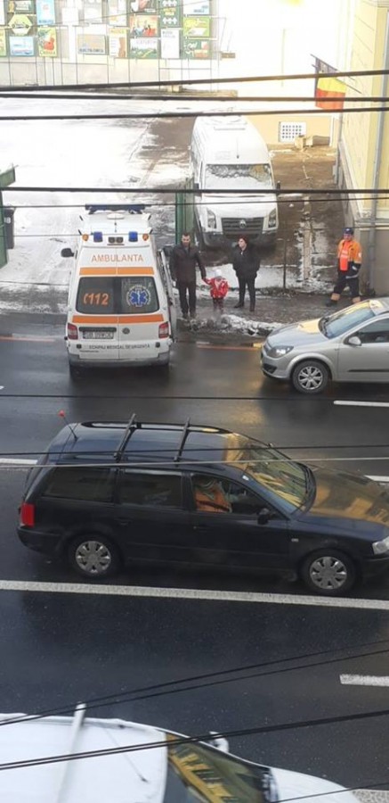 Accident pe strada Constituției. O femeie este rănită